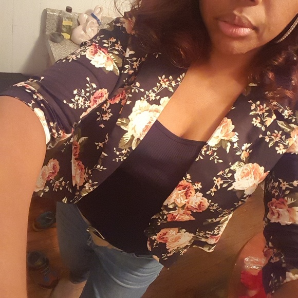 Fitted Floral Blazer - Picture 2 of 8